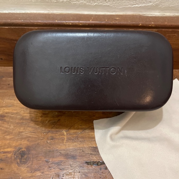 Louis Vuitton sunglasses with case - Picture 9 of 10